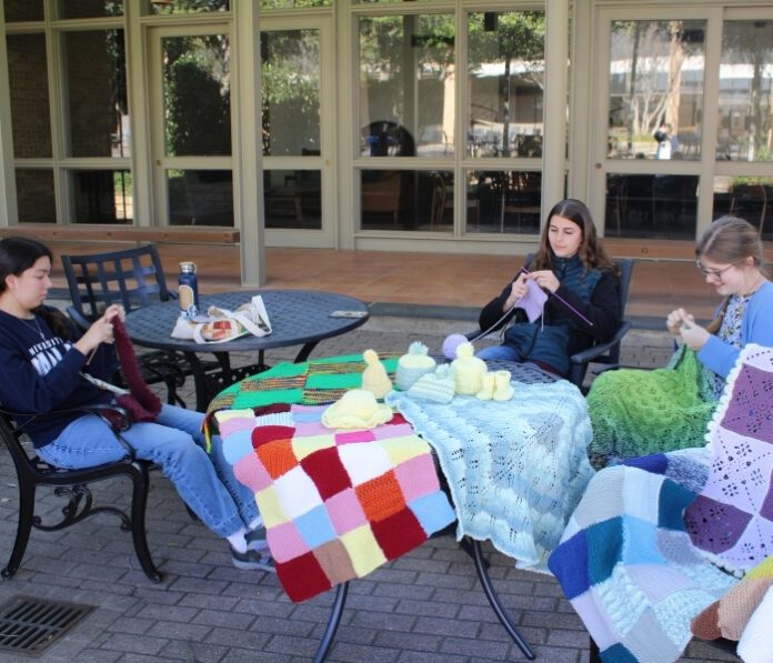 Community - Knitting Club